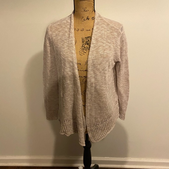 Tahari Sweaters - 💕Tahari cardigan